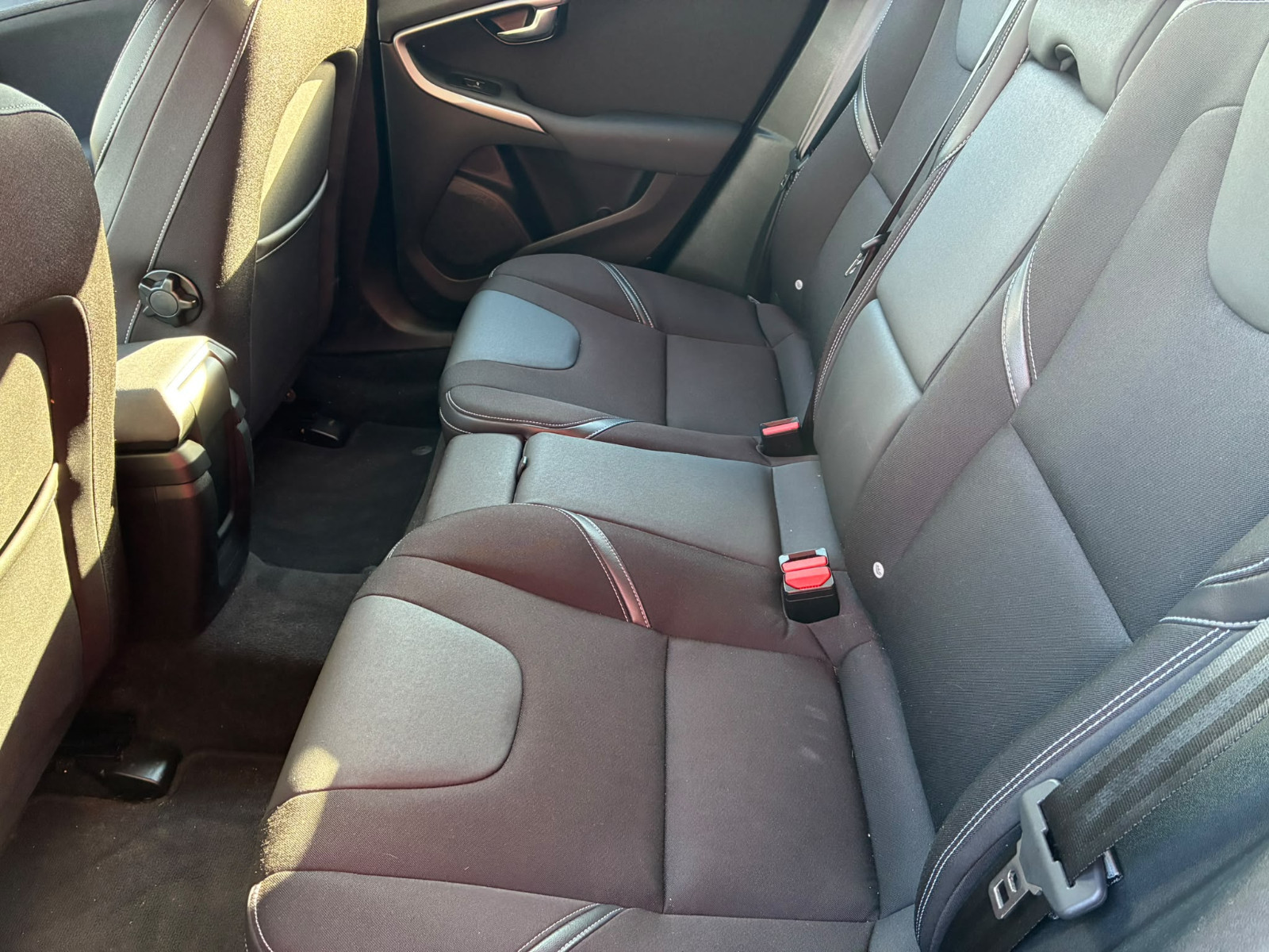 Volvo V40 D2 120ch Momentum Geartronic — photo 19