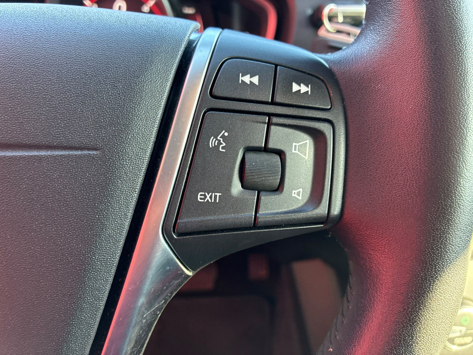 Volvo V40 D2 120ch Momentum Geartronic — photo 23