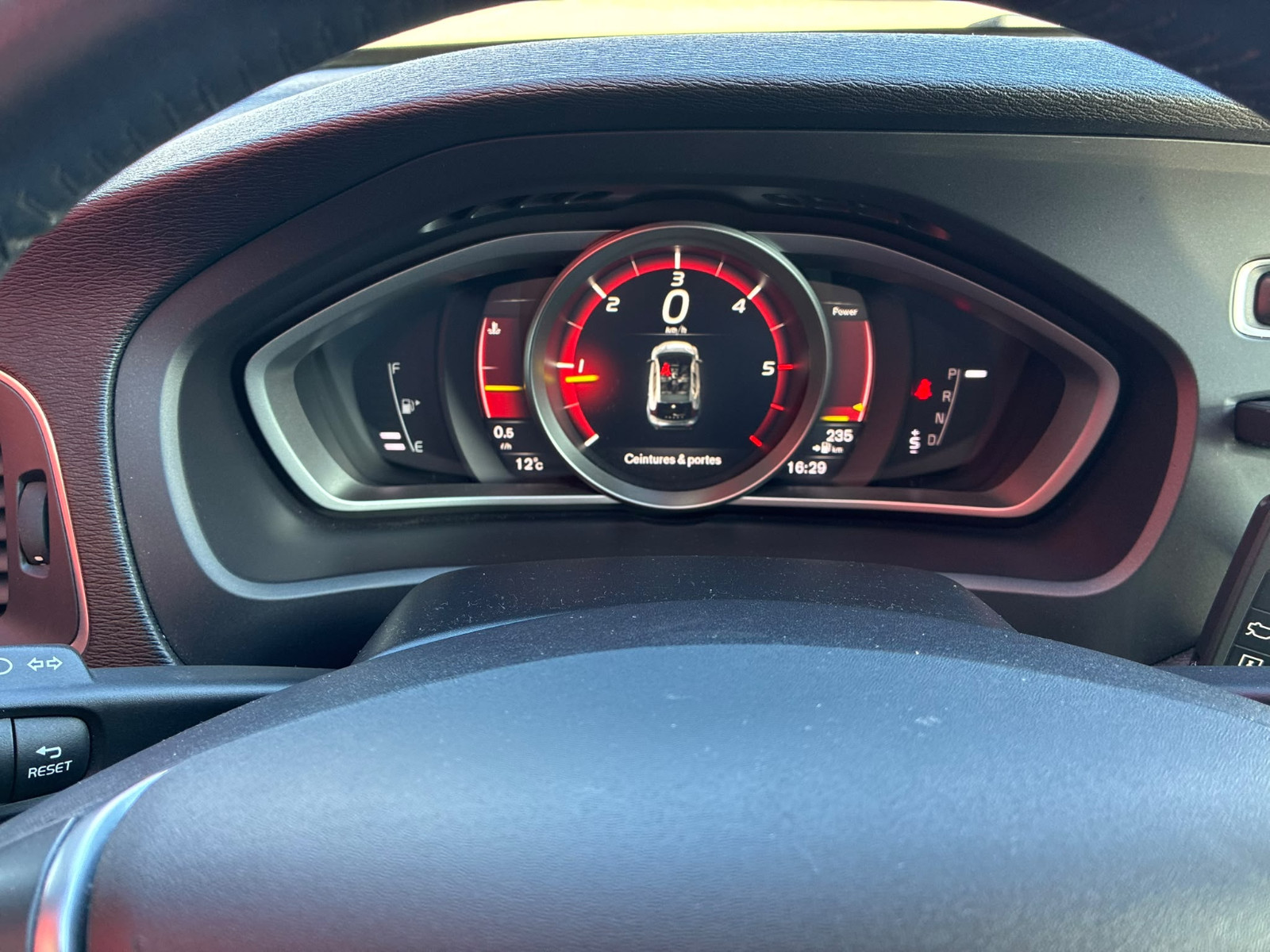 Volvo V40 D2 120ch Momentum Geartronic — photo 24