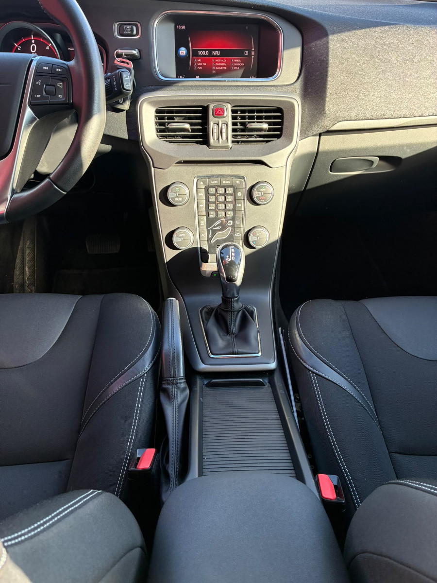 Volvo V40 D2 120ch Momentum Geartronic — photo 25