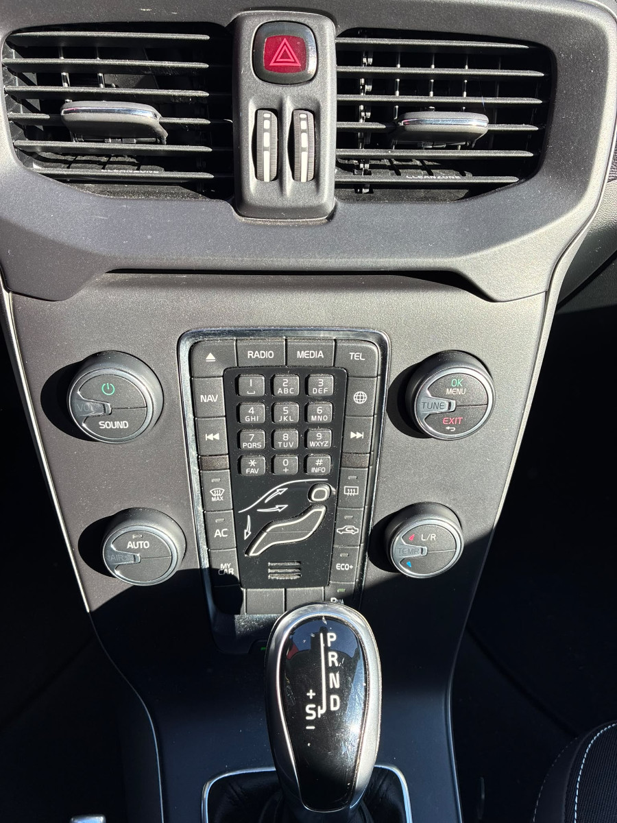 Volvo V40 D2 120ch Momentum Geartronic — photo 26