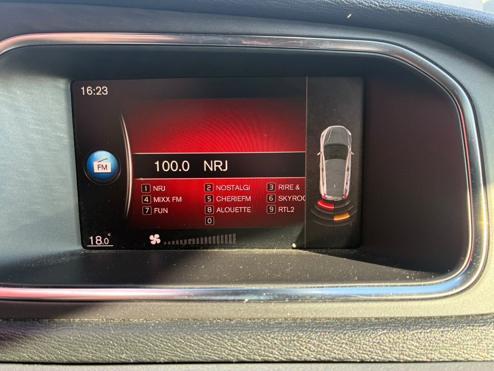 Volvo V40 D2 120ch Momentum Geartronic — photo 27