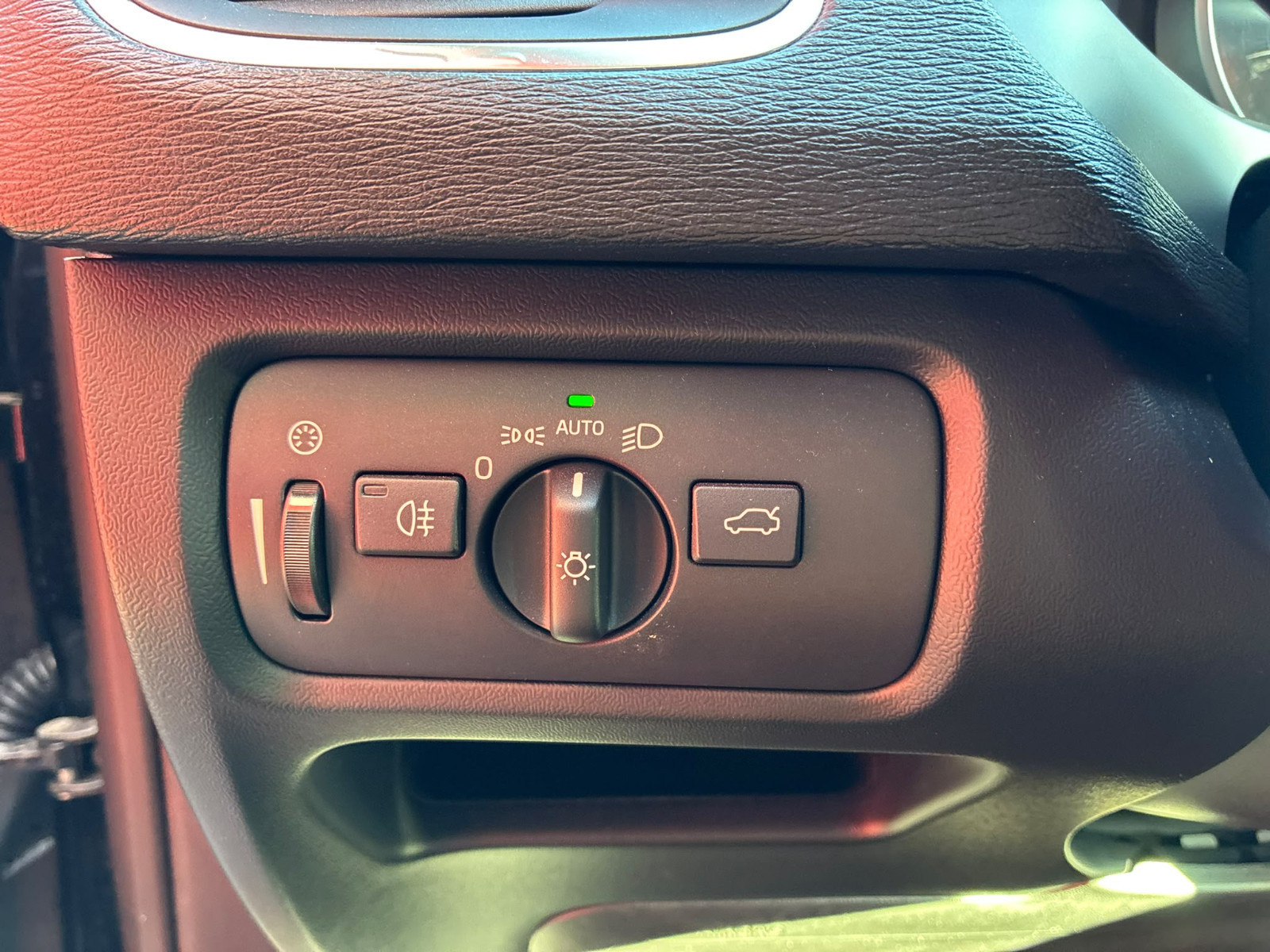 Volvo V40 D2 120ch Momentum Geartronic — photo 31