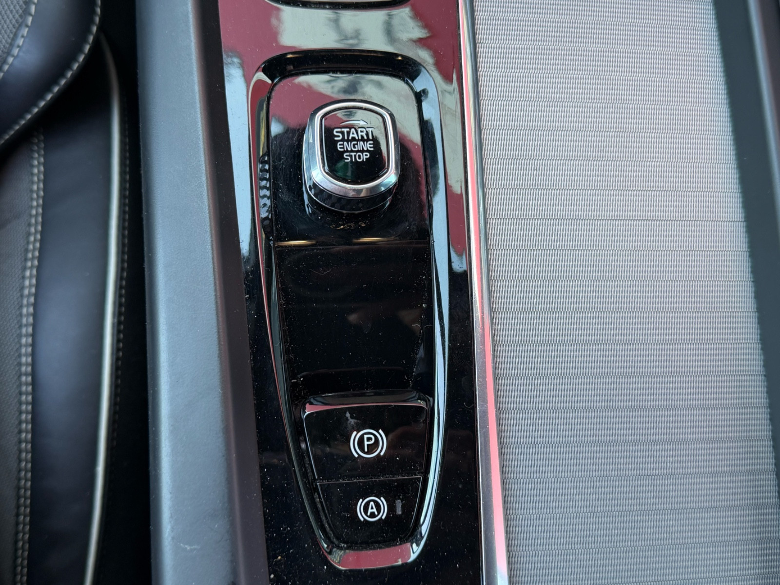 Volvo XC60 2.0 T6 HYBRID 340 CH R-DESIGN – GARANTIE 12 MOIS — photo 17