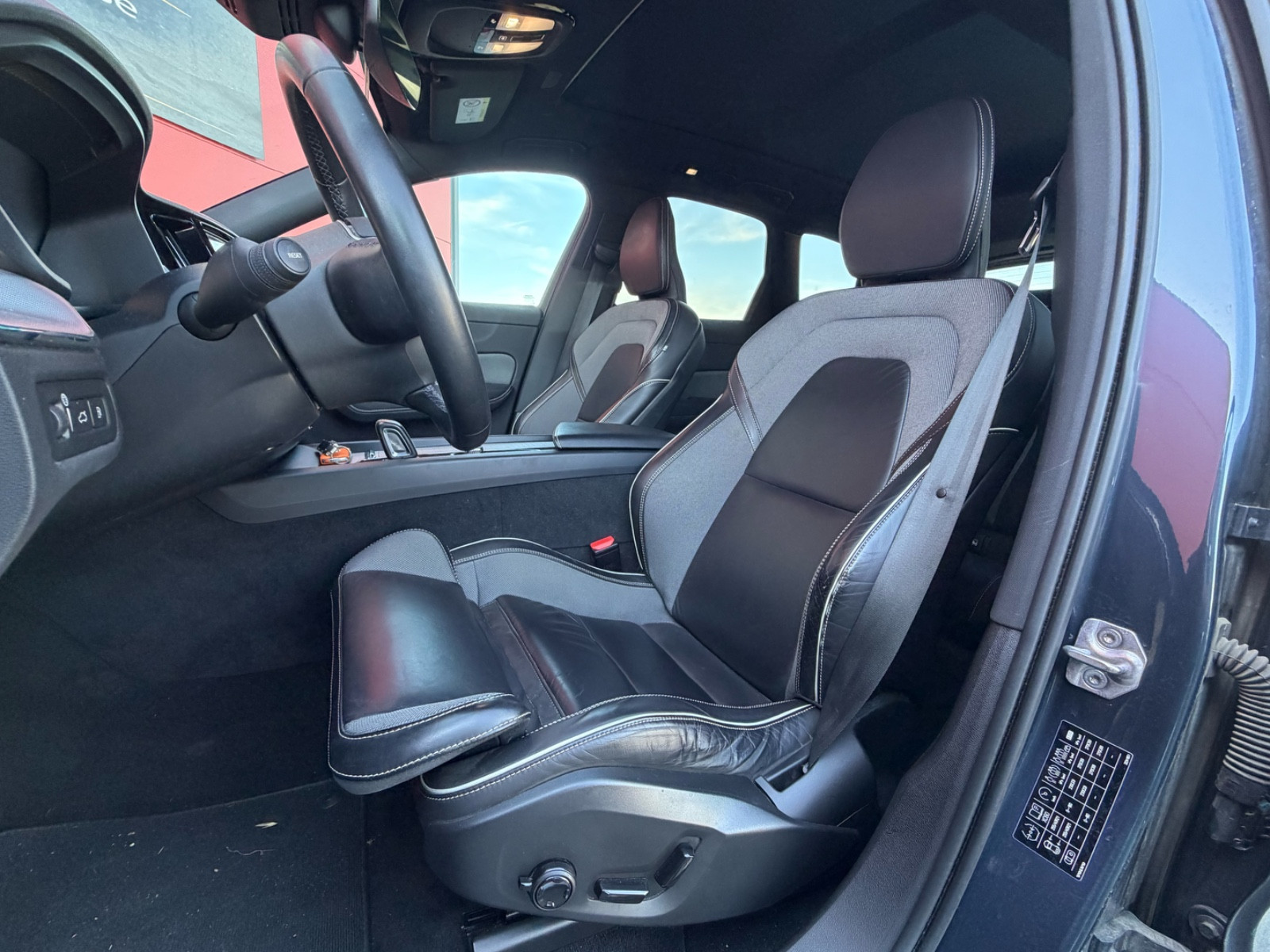 Volvo XC60 2.0 T6 HYBRID 340 CH R-DESIGN – GARANTIE 12 MOIS — photo 10