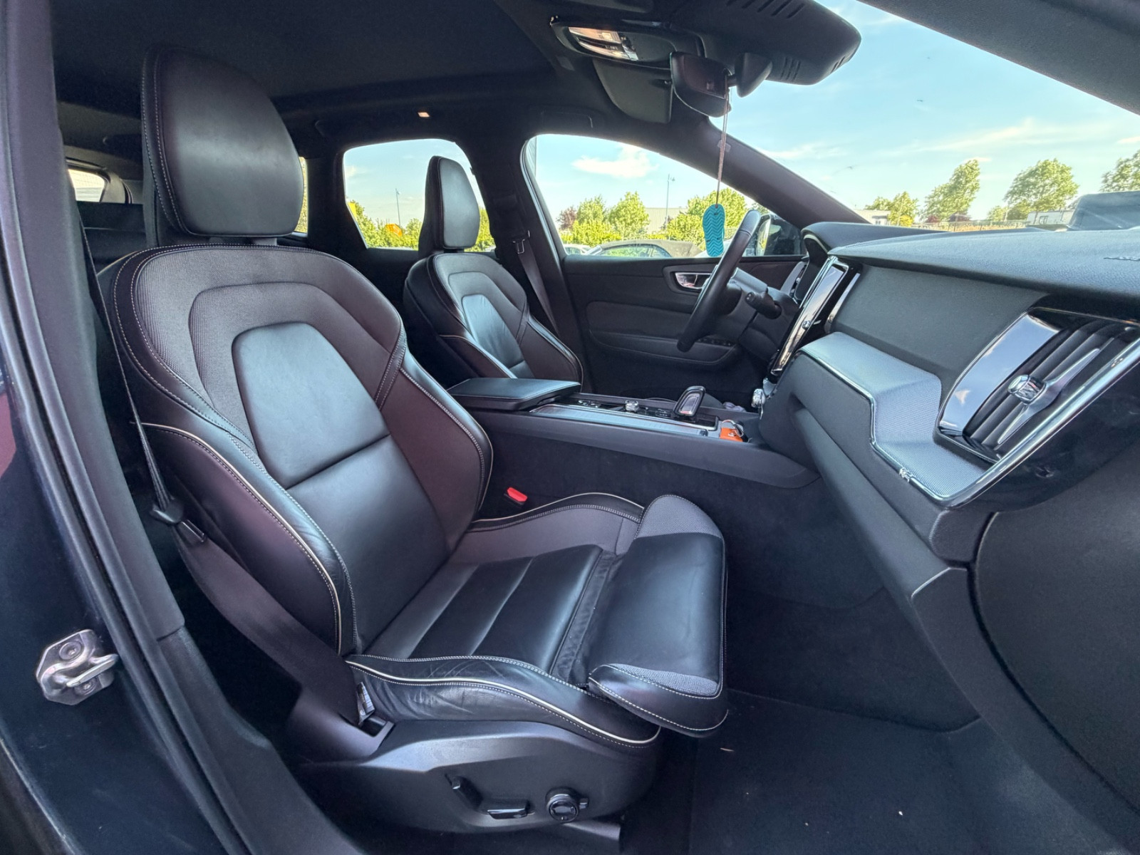 Volvo XC60 2.0 T6 HYBRID 340 CH R-DESIGN – GARANTIE 12 MOIS — photo 12