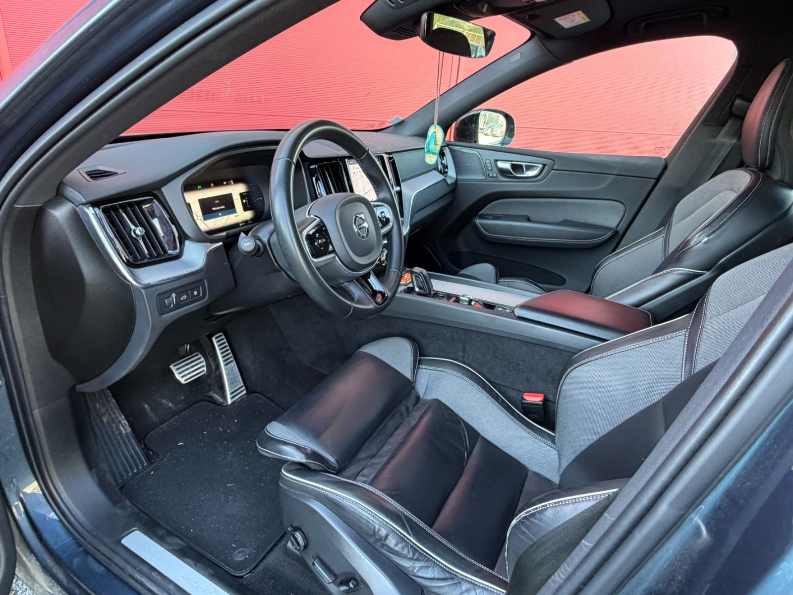 Volvo XC60 2.0 T6 HYBRID 340 CH R-DESIGN – GARANTIE 12 MOIS — photo 9